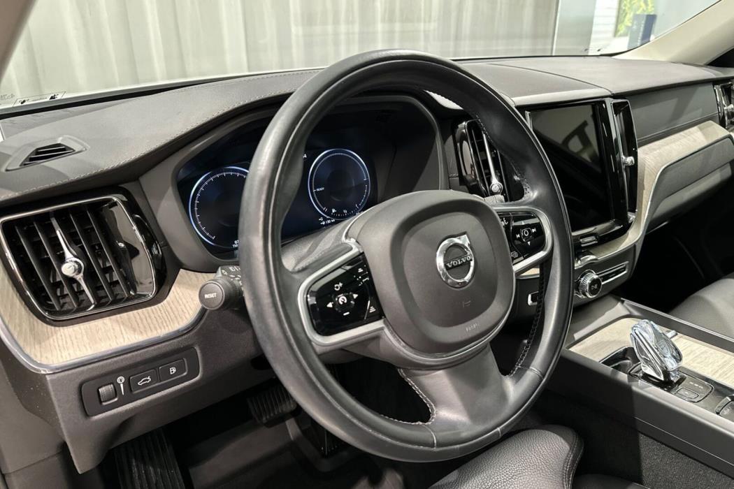 VOLVO XC60 2021