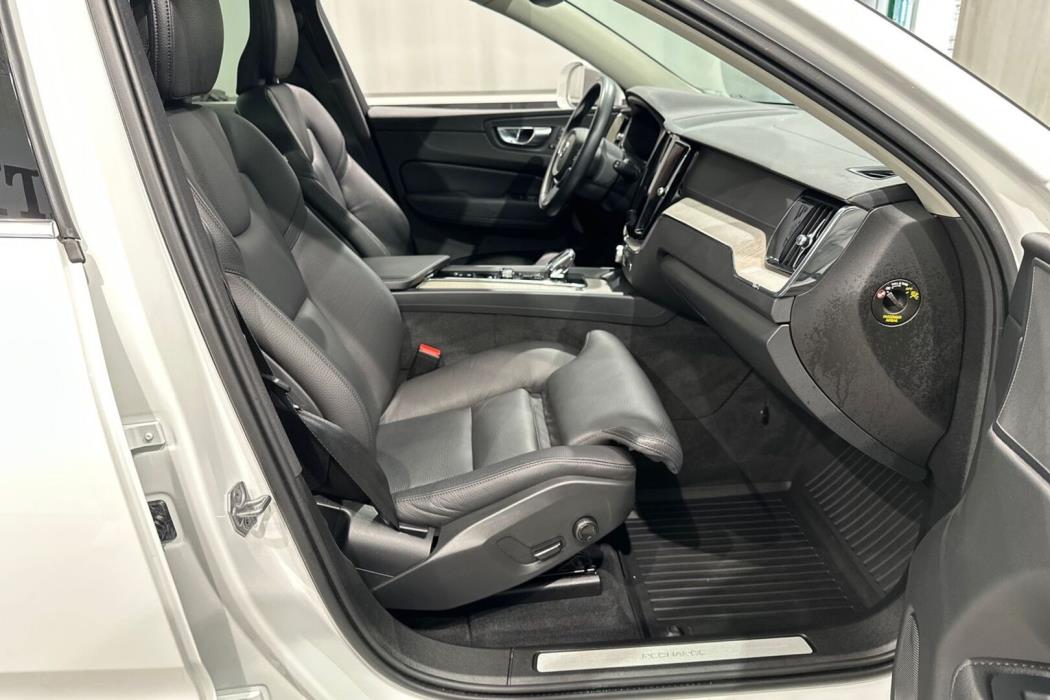 VOLVO XC60 2021