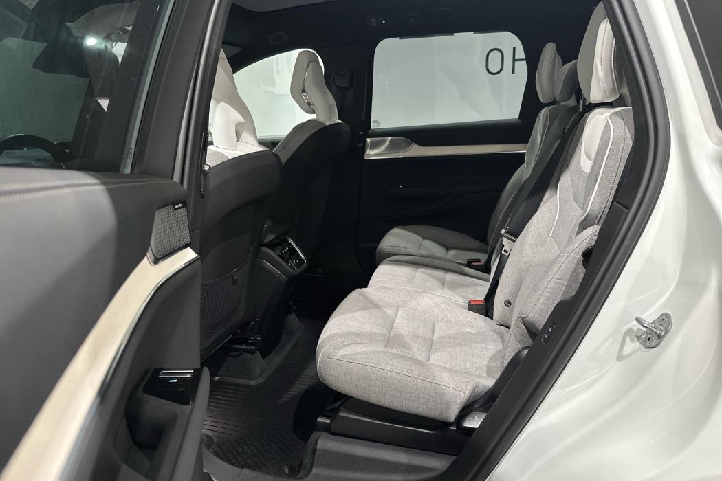 VOLVO EX90 2025