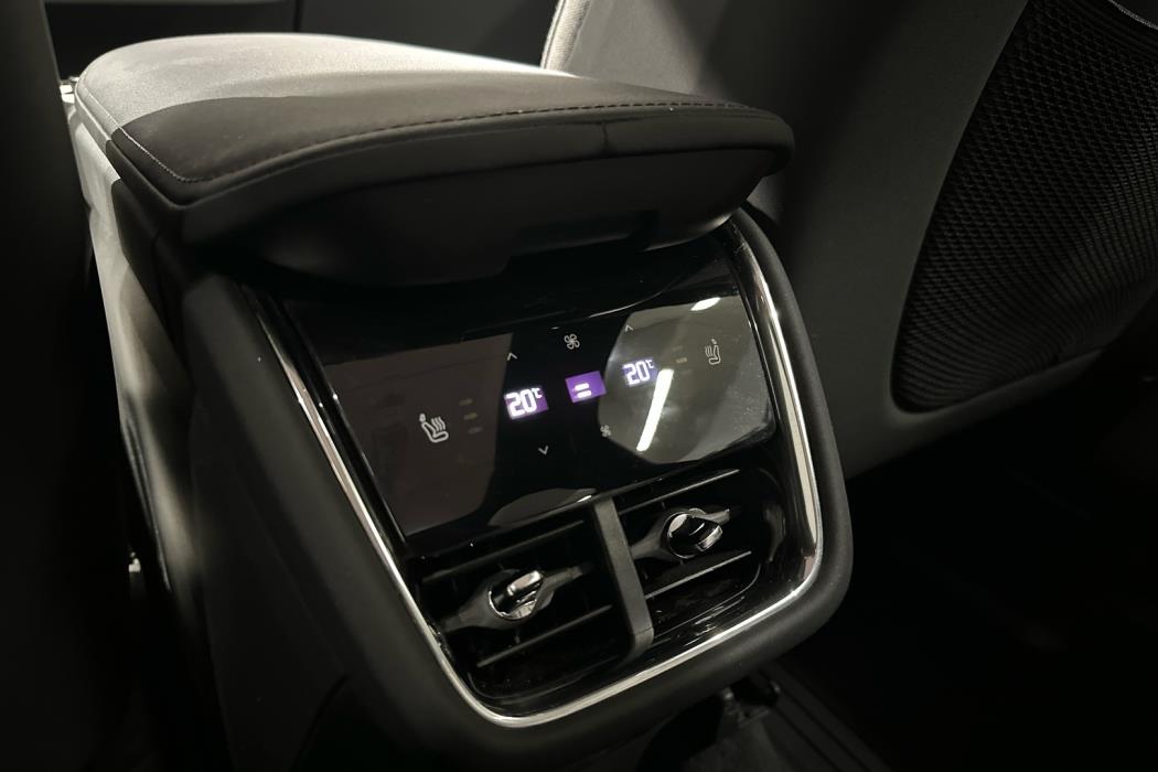 VOLVO EX90 2025