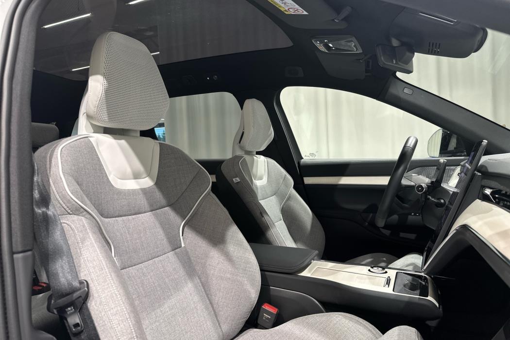 VOLVO EX90 2025