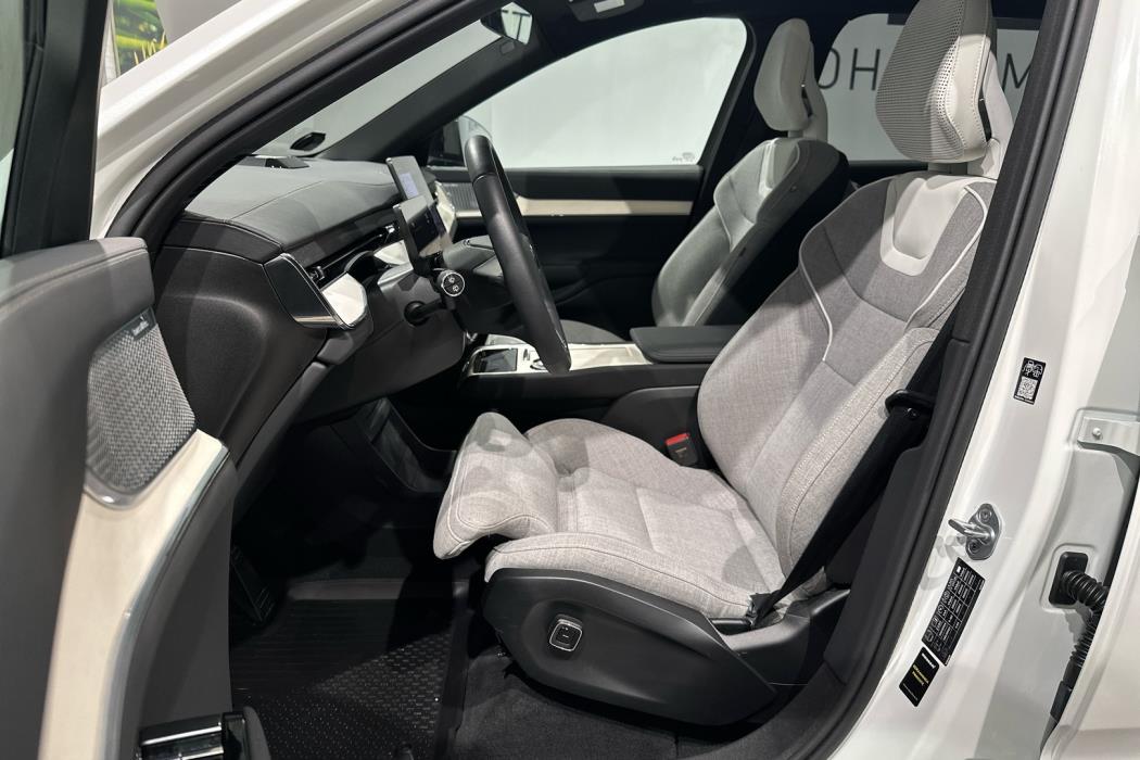 VOLVO EX90 2025