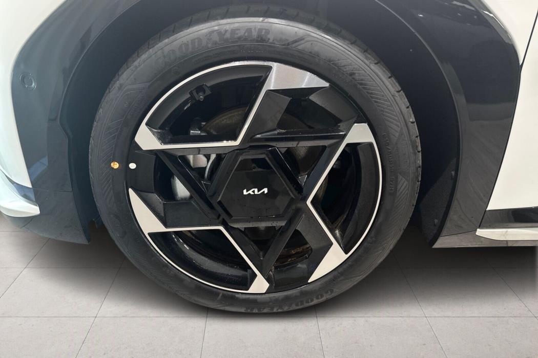 KIA EV4 2025
