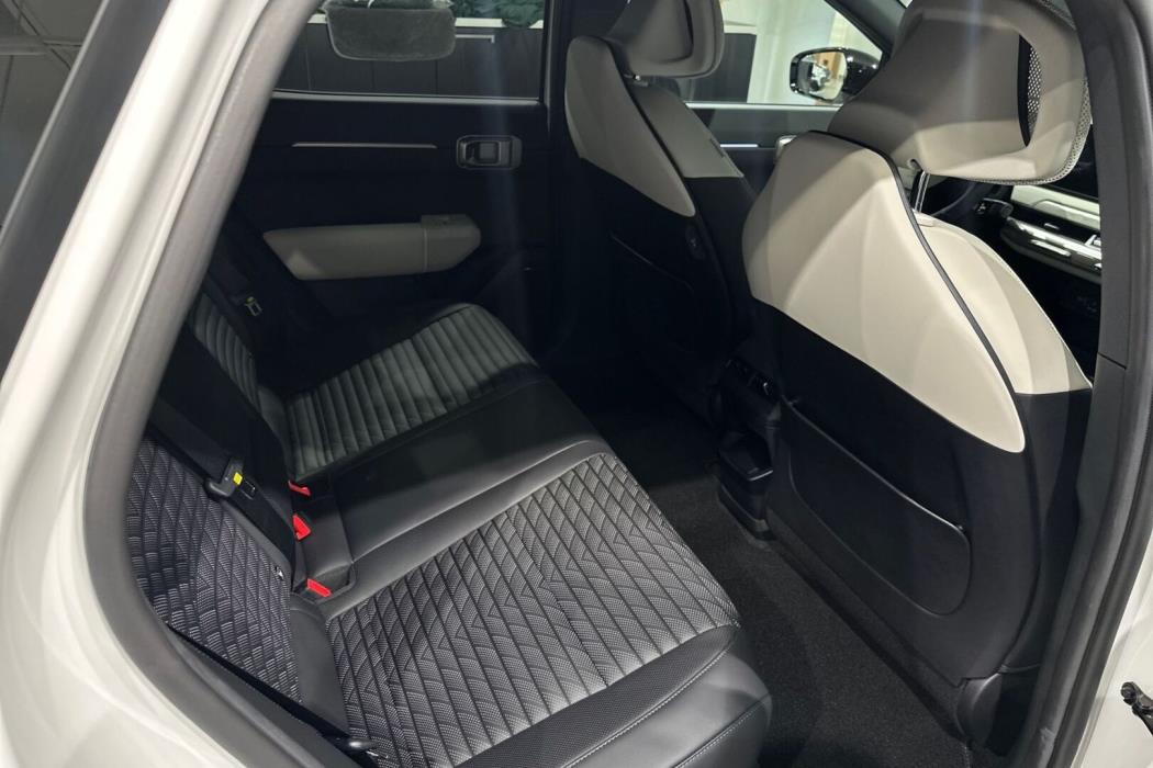 KIA EV4 2025
