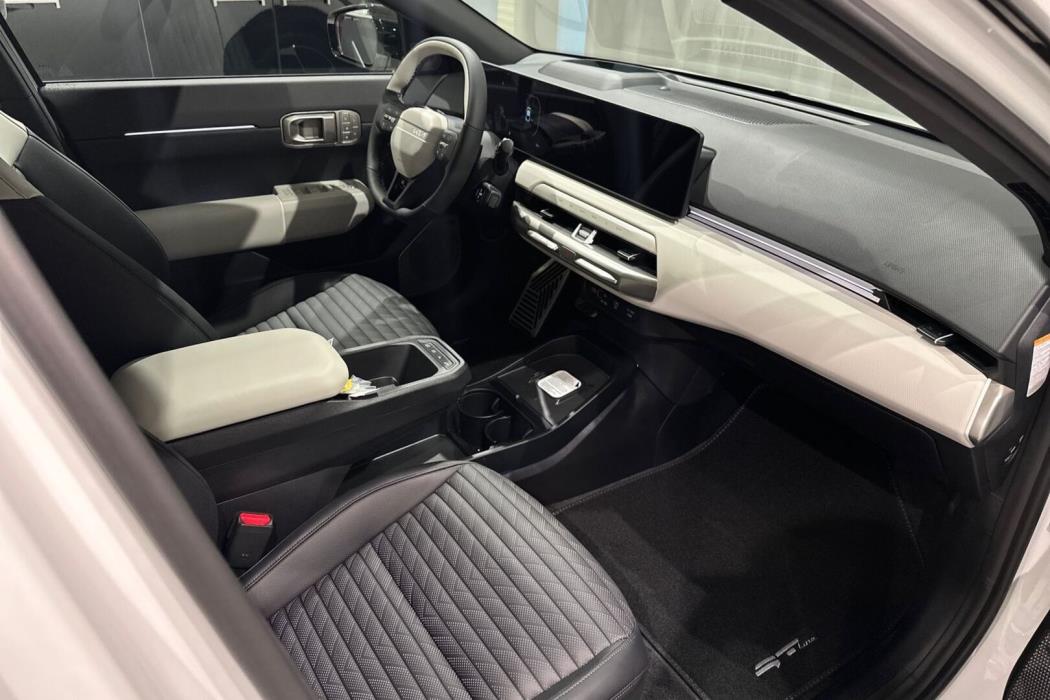 KIA EV4 2025