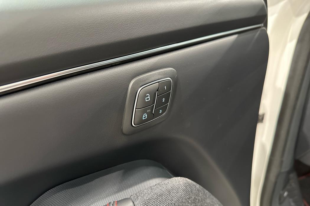 FORD Mustang Mach-E 2025