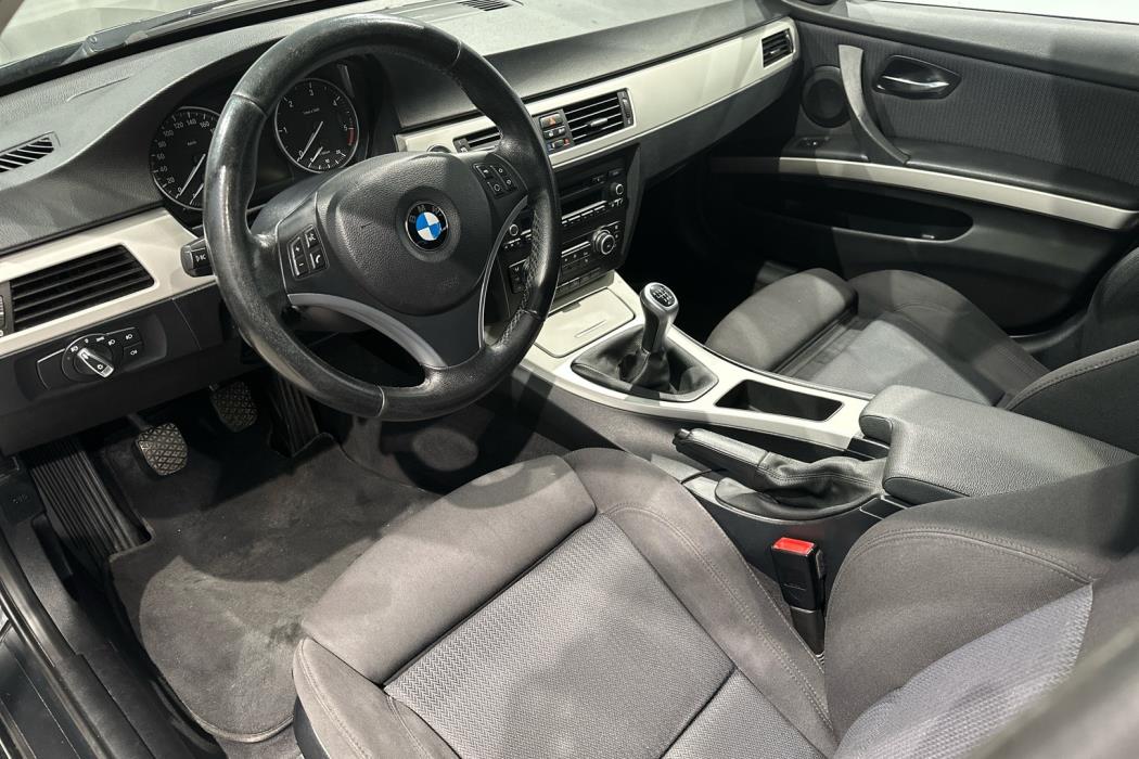 BMW 320 2011