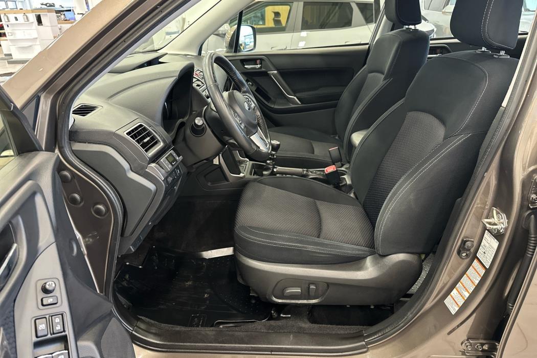 SUBARU Forester 2017