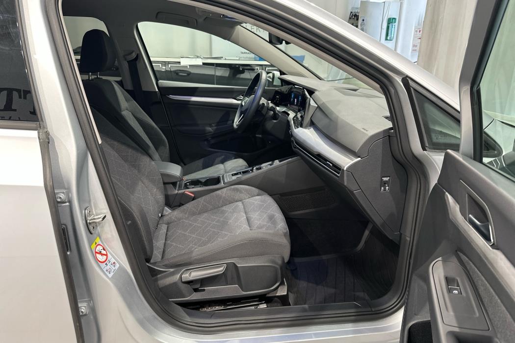 VOLKSWAGEN Golf 2024