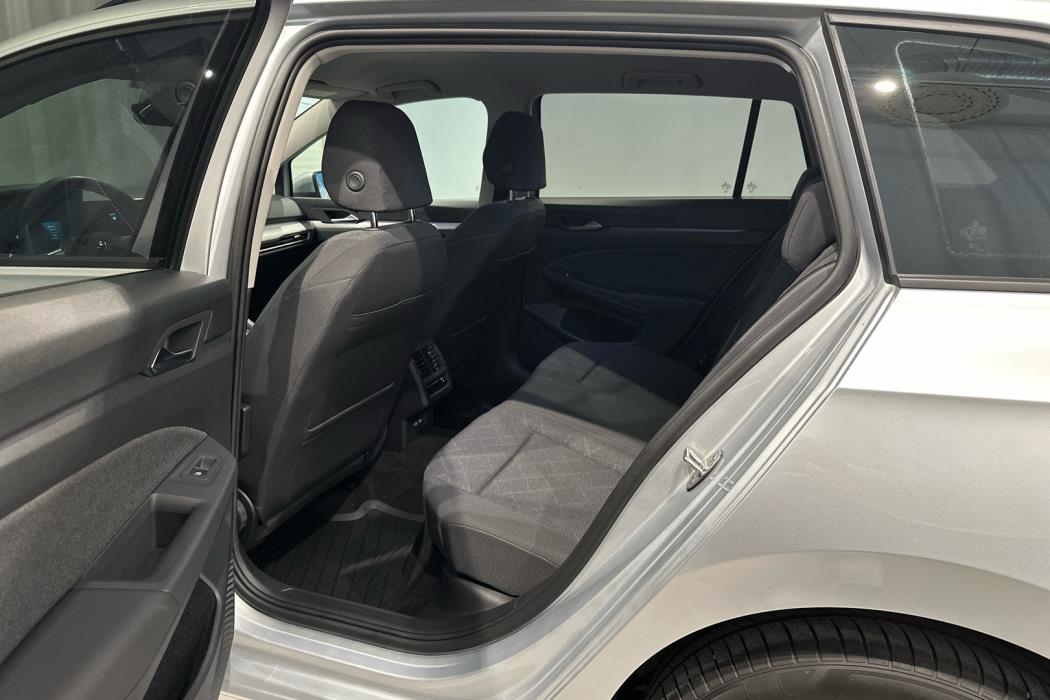 VOLKSWAGEN Golf 2024