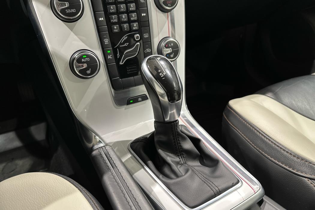 VOLVO V40 Cross Country 2013