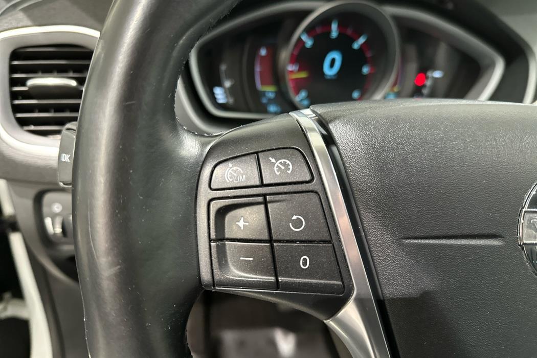 VOLVO V40 Cross Country 2013