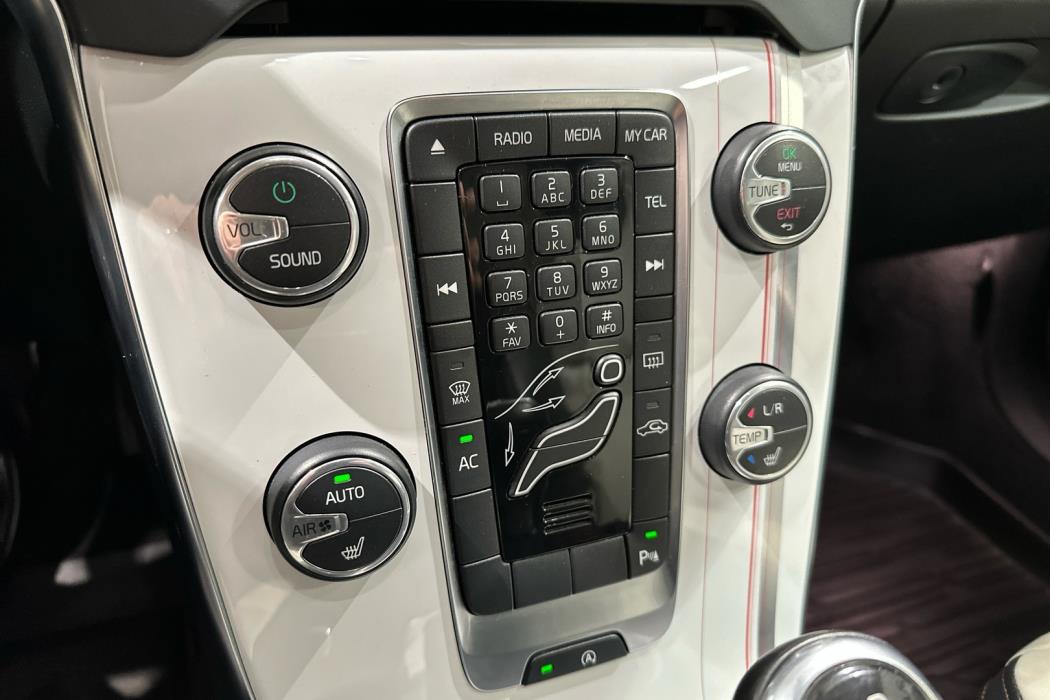 VOLVO V40 Cross Country 2013