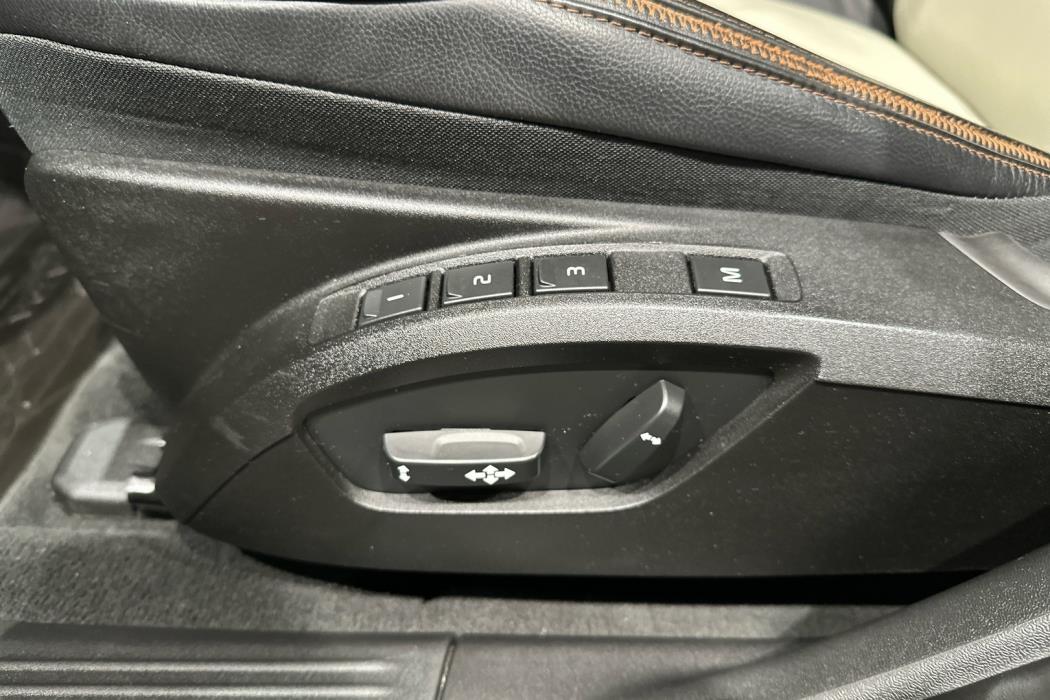 VOLVO V40 Cross Country 2013