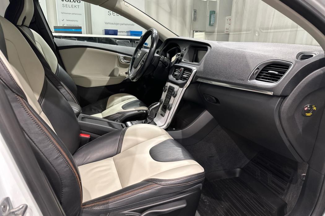 VOLVO V40 Cross Country 2013