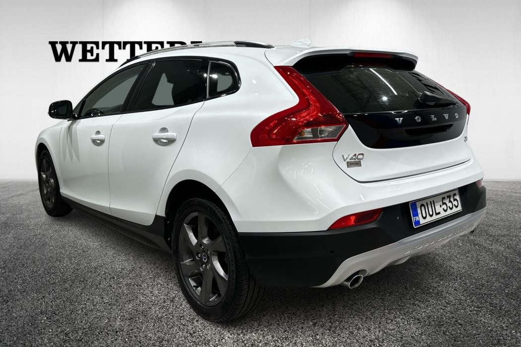 VOLVO V40 Cross Country 2013