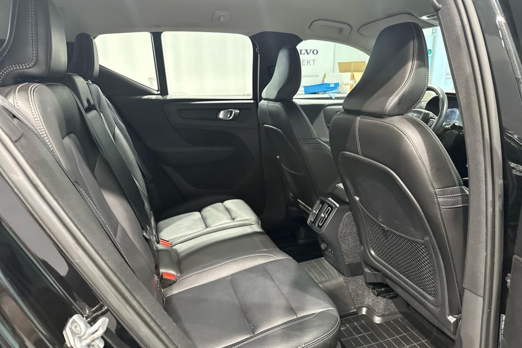 VOLVO XC40 2019