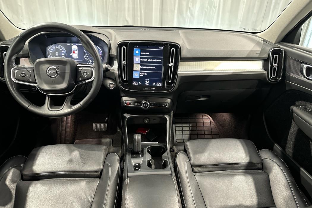VOLVO XC40 2019