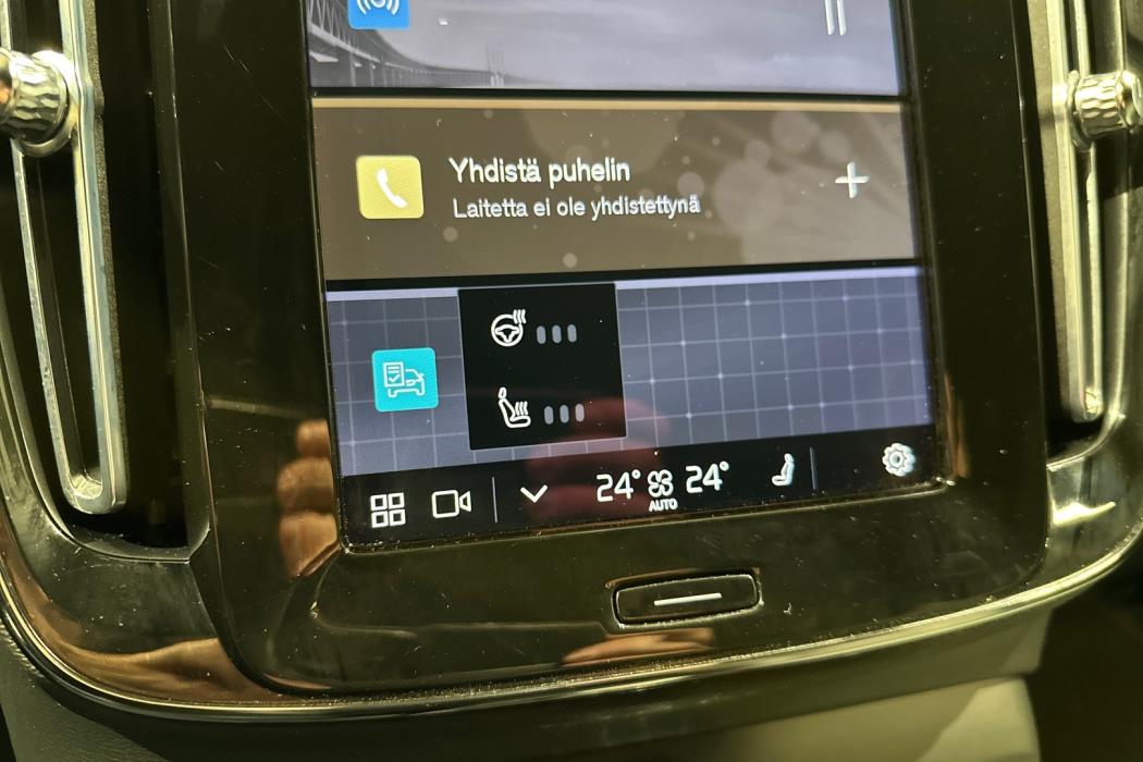 VOLVO XC40 2023