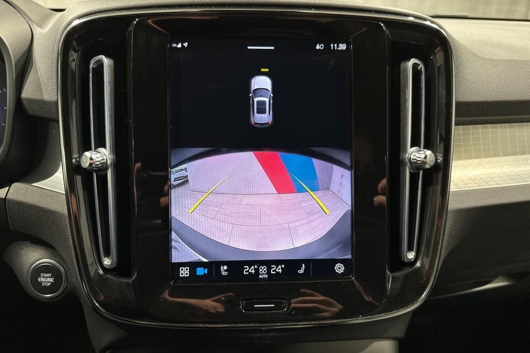 VOLVO XC40 2023