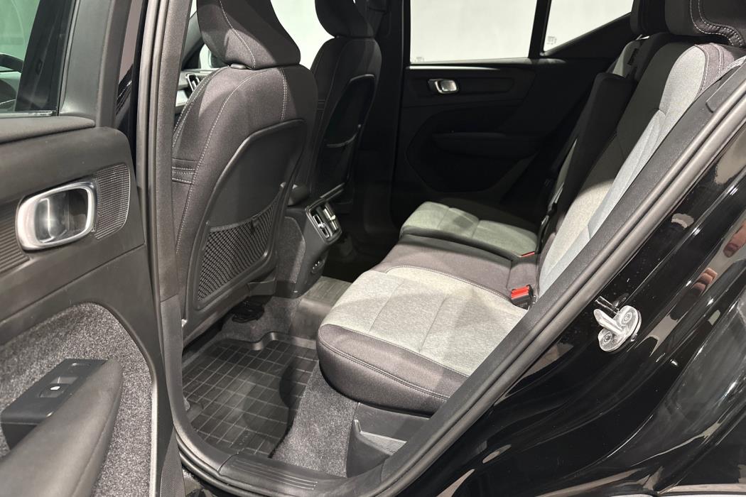 VOLVO XC40 2023