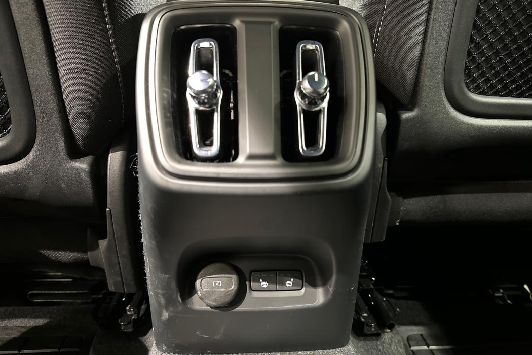 VOLVO XC40 2023