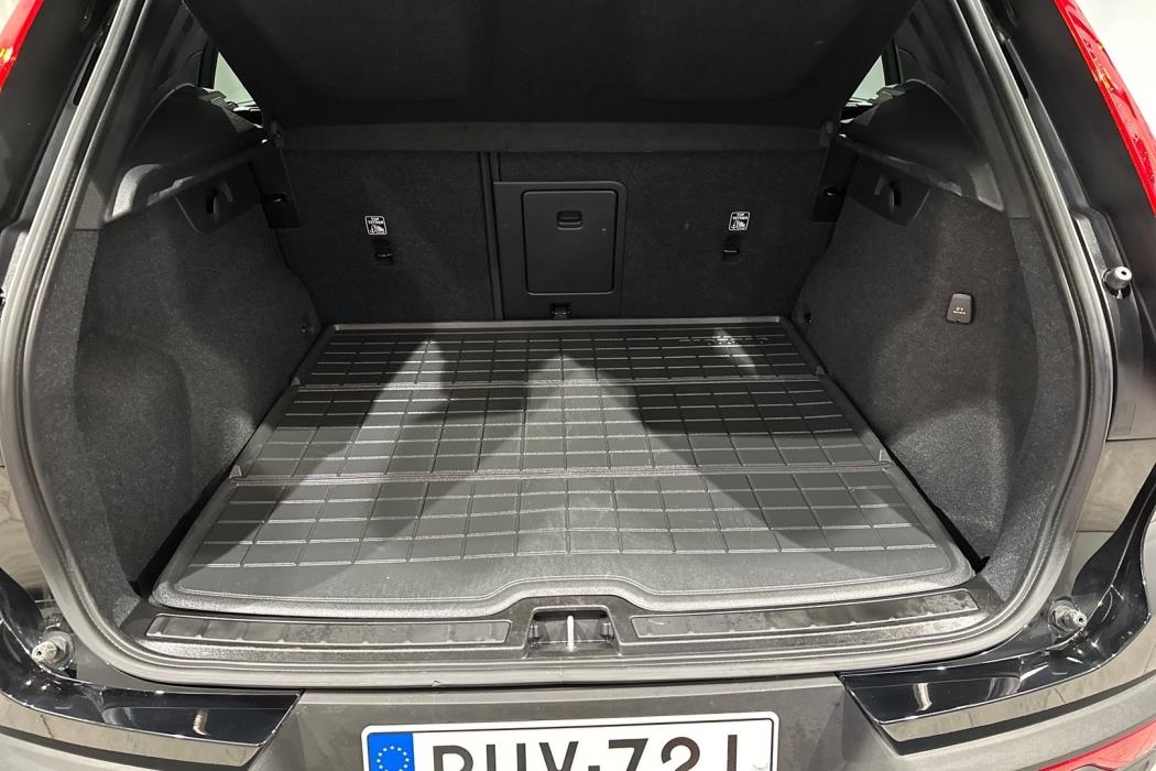 VOLVO XC40 2023