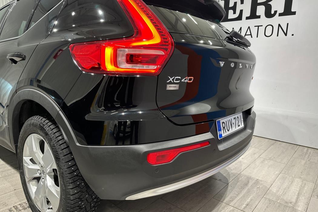 VOLVO XC40 2023