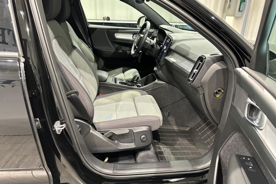 VOLVO XC40 2023