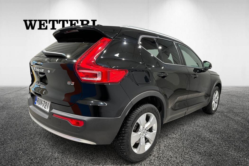 VOLVO XC40 2023