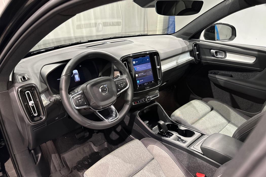 VOLVO XC40 2023