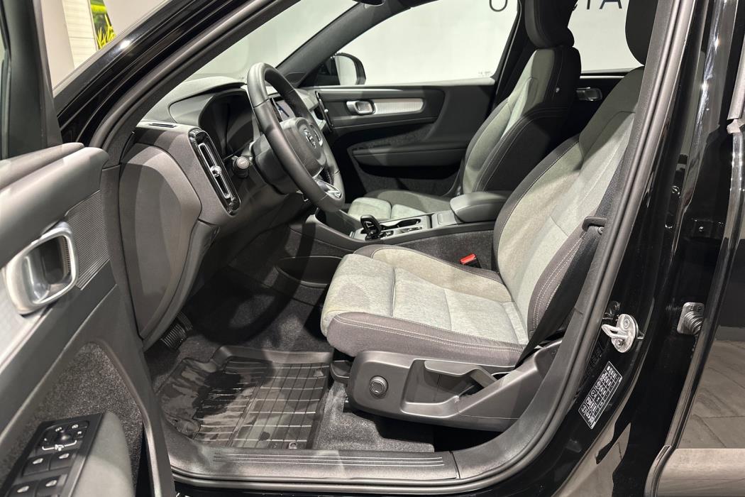 VOLVO XC40 2023