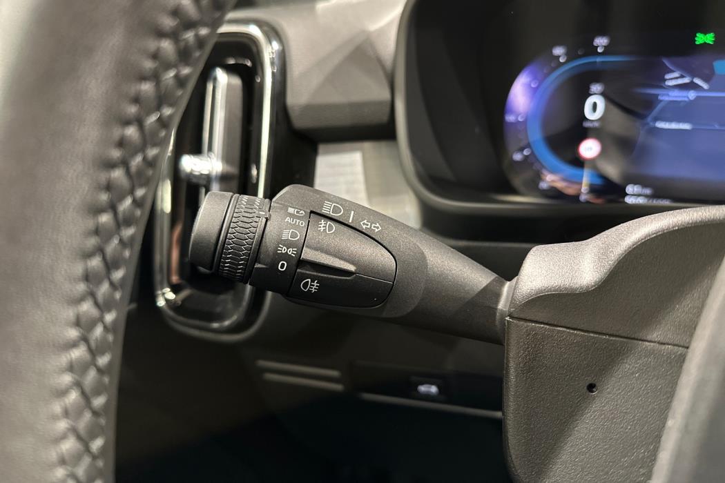 VOLVO XC40 2023