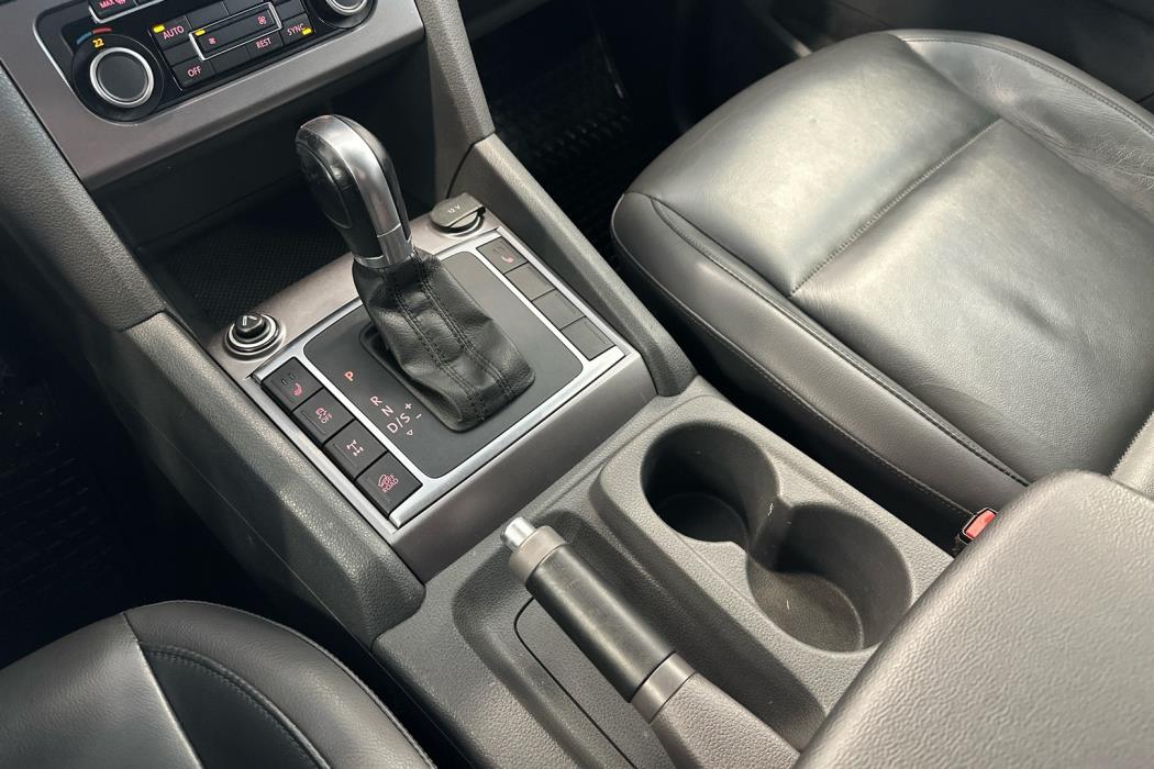 VOLKSWAGEN Amarok 2016