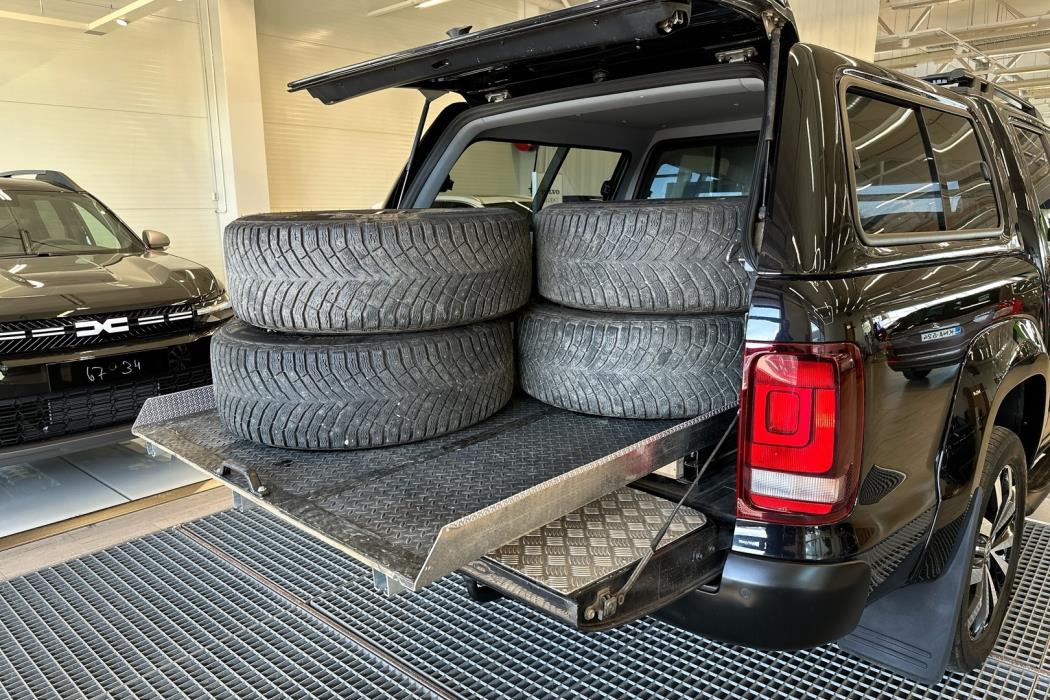 VOLKSWAGEN Amarok 2016