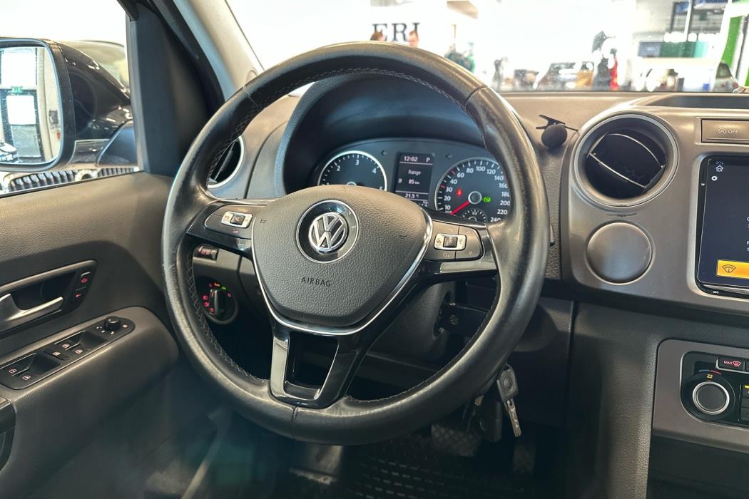 VOLKSWAGEN Amarok 2016