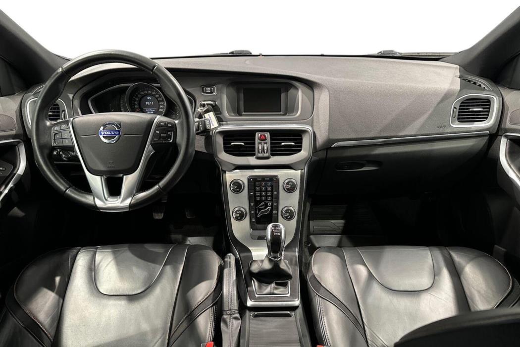 VOLVO V40 2015