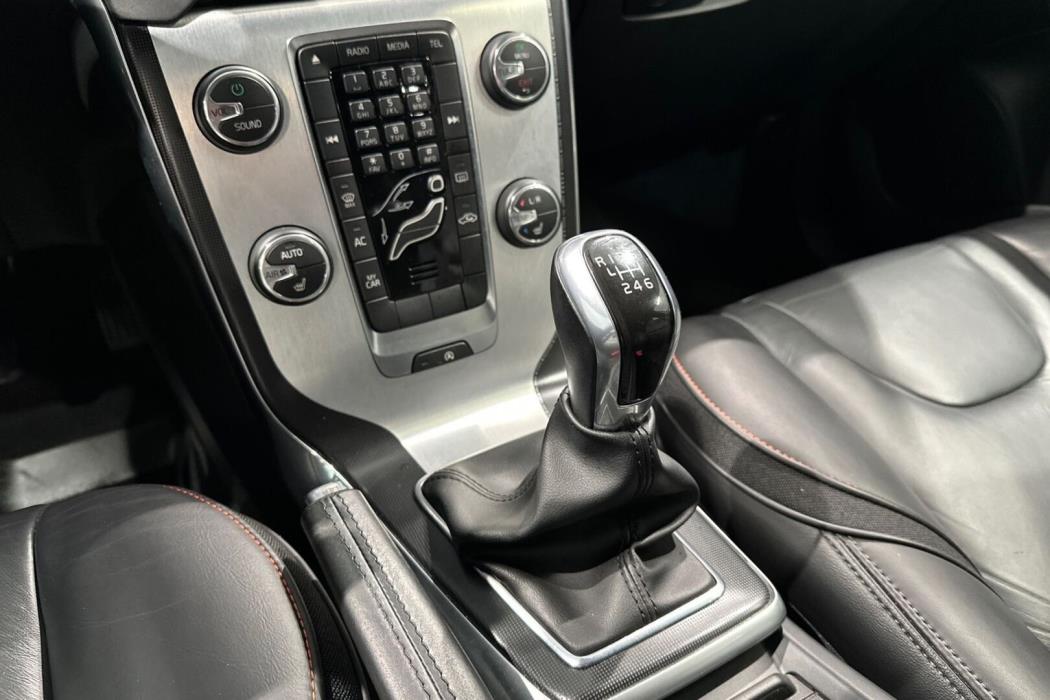 VOLVO V40 2015