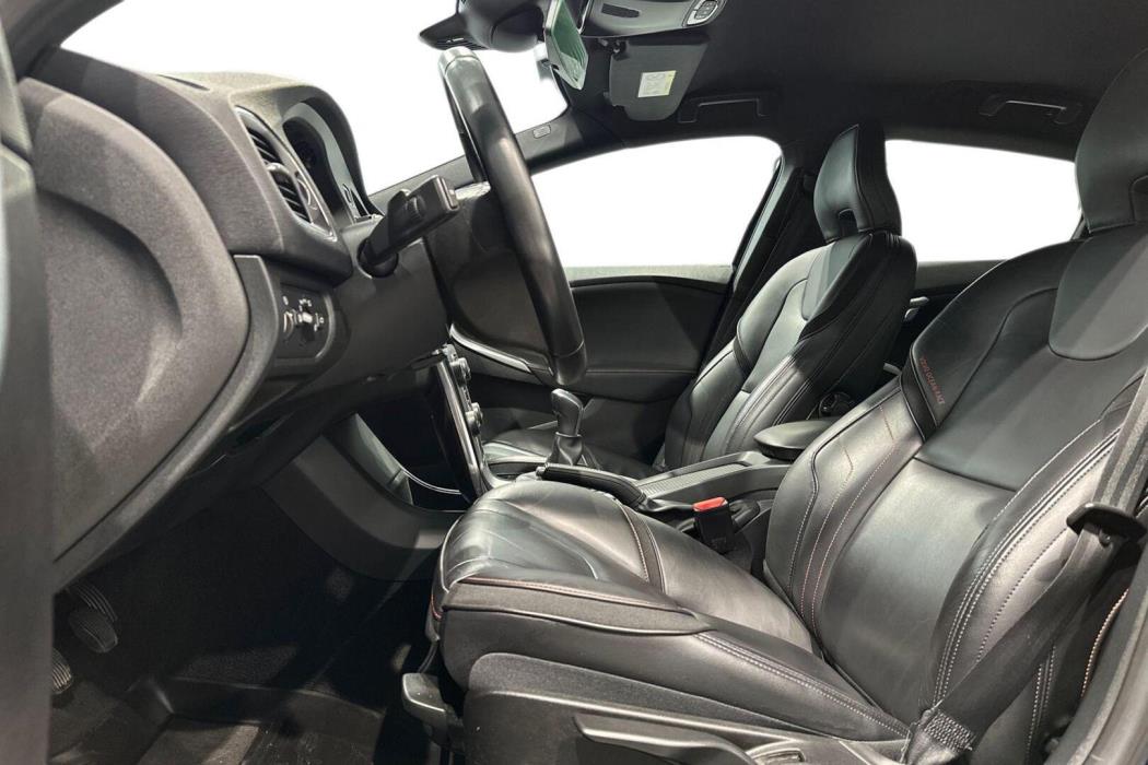 VOLVO V40 2015