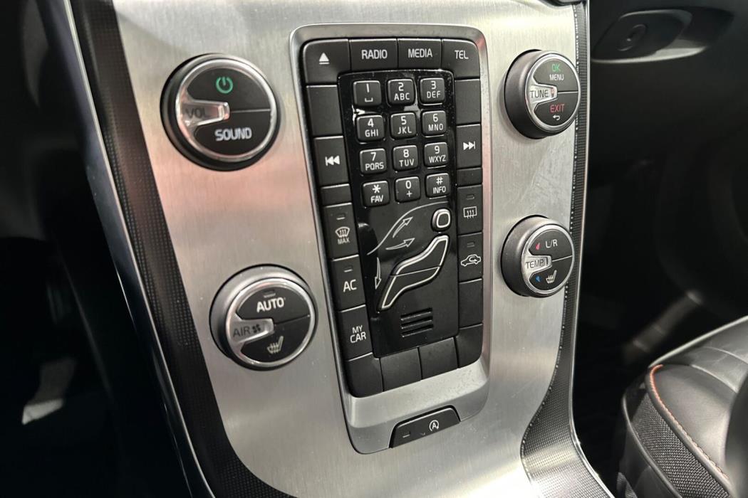 VOLVO V40 2015