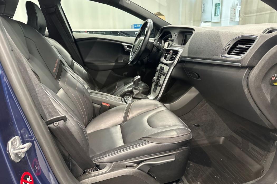 VOLVO V40 2015