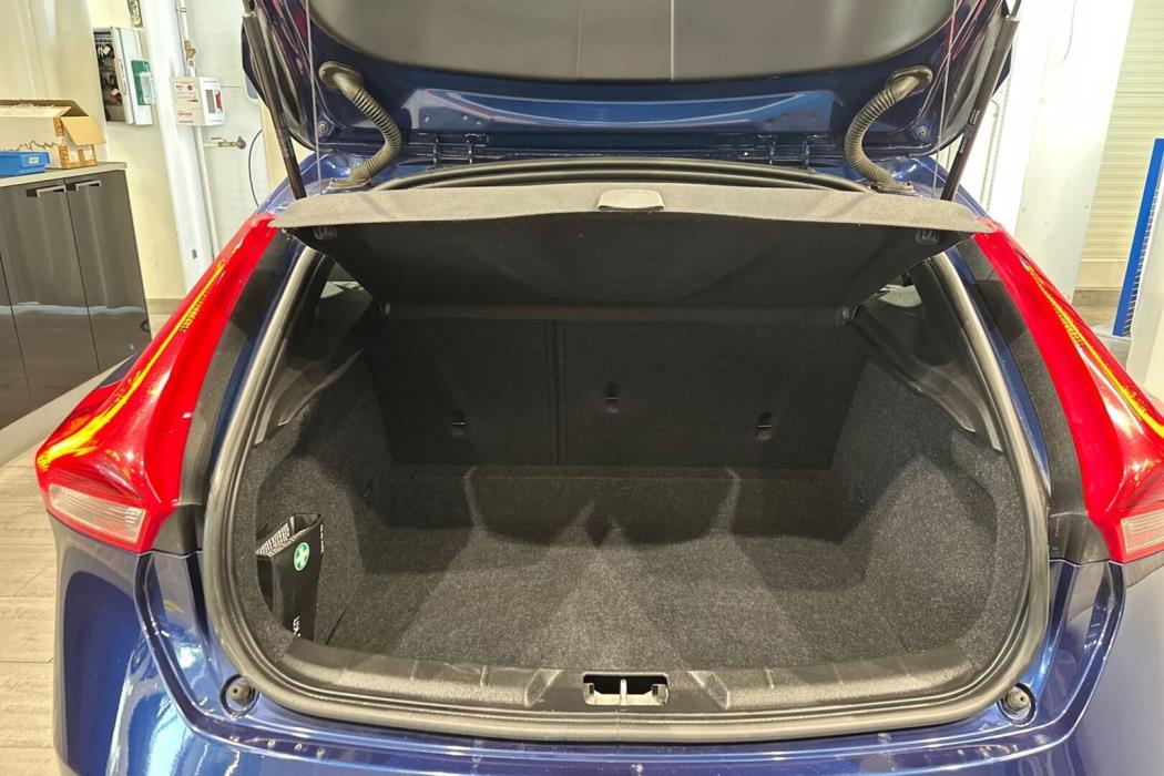 VOLVO V40 2015