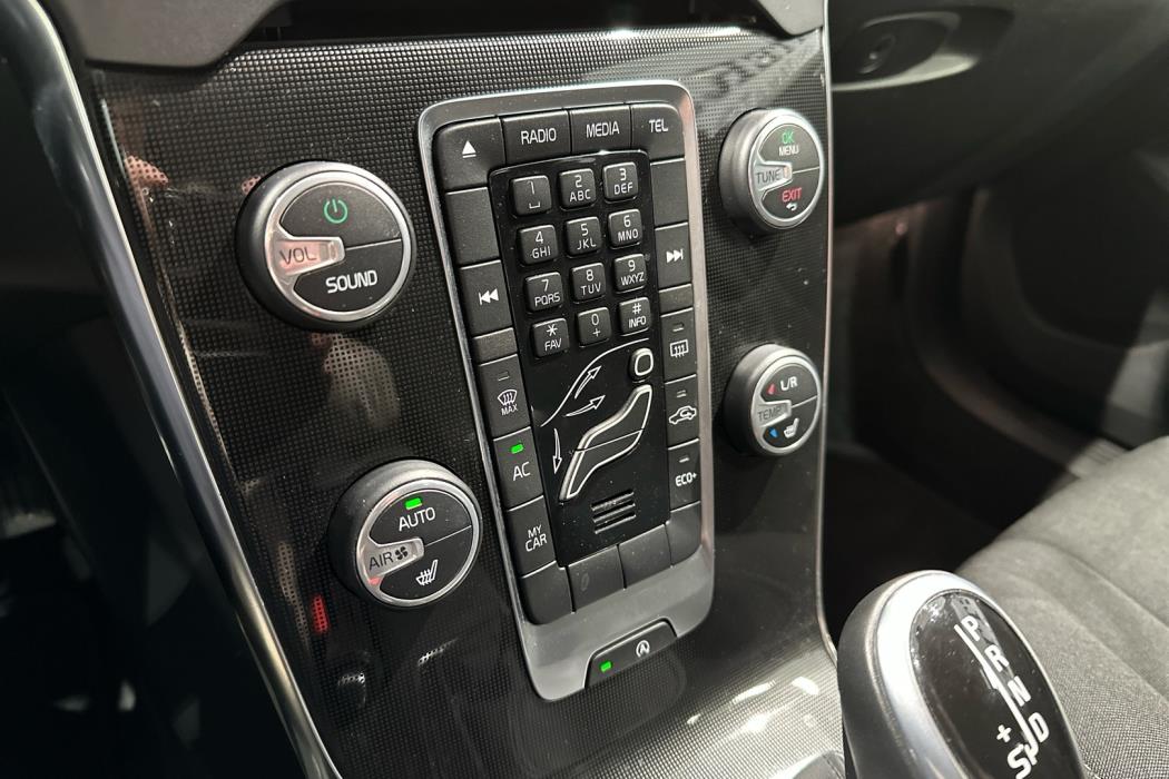 VOLVO V40 2016