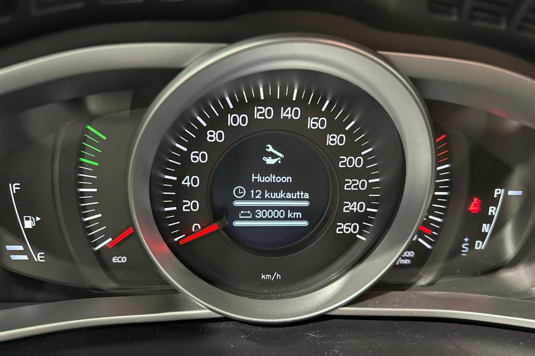 VOLVO V40 2016