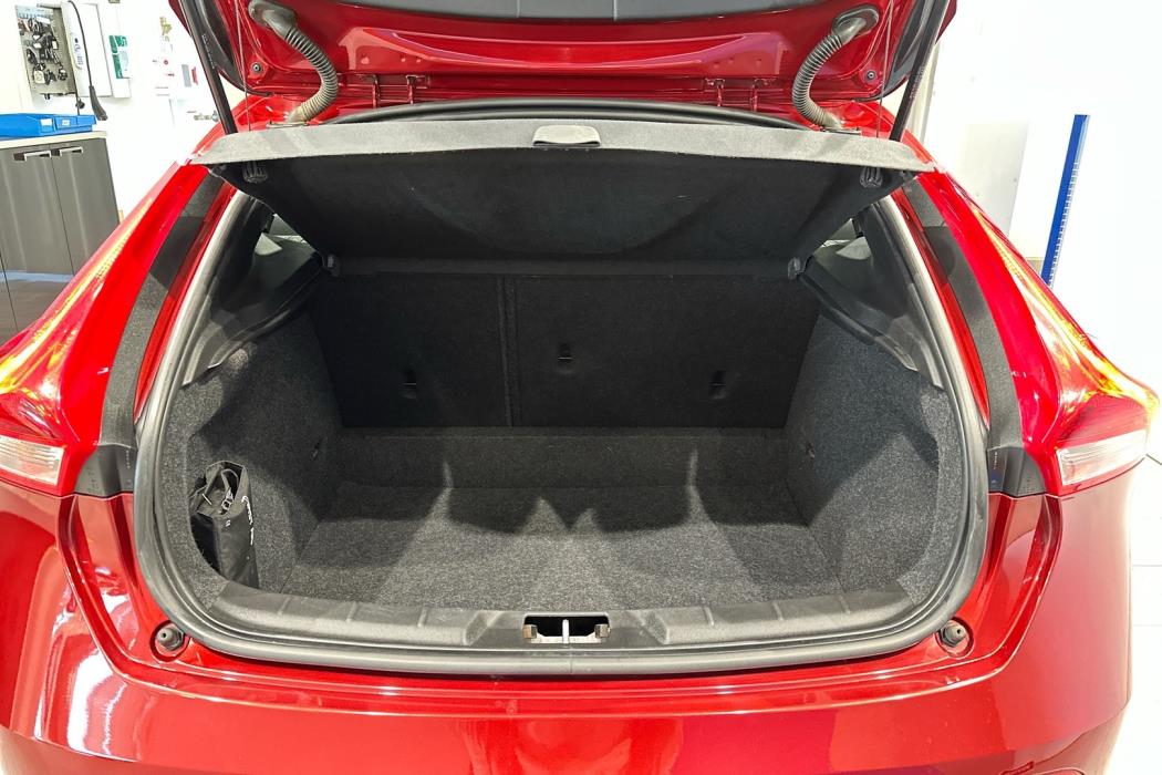 VOLVO V40 2016