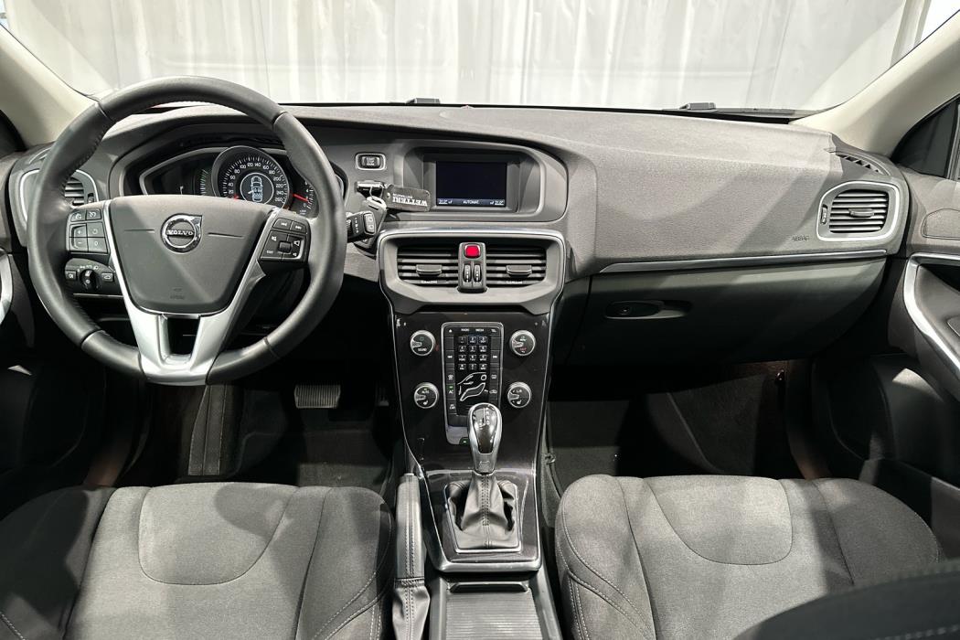 VOLVO V40 2016