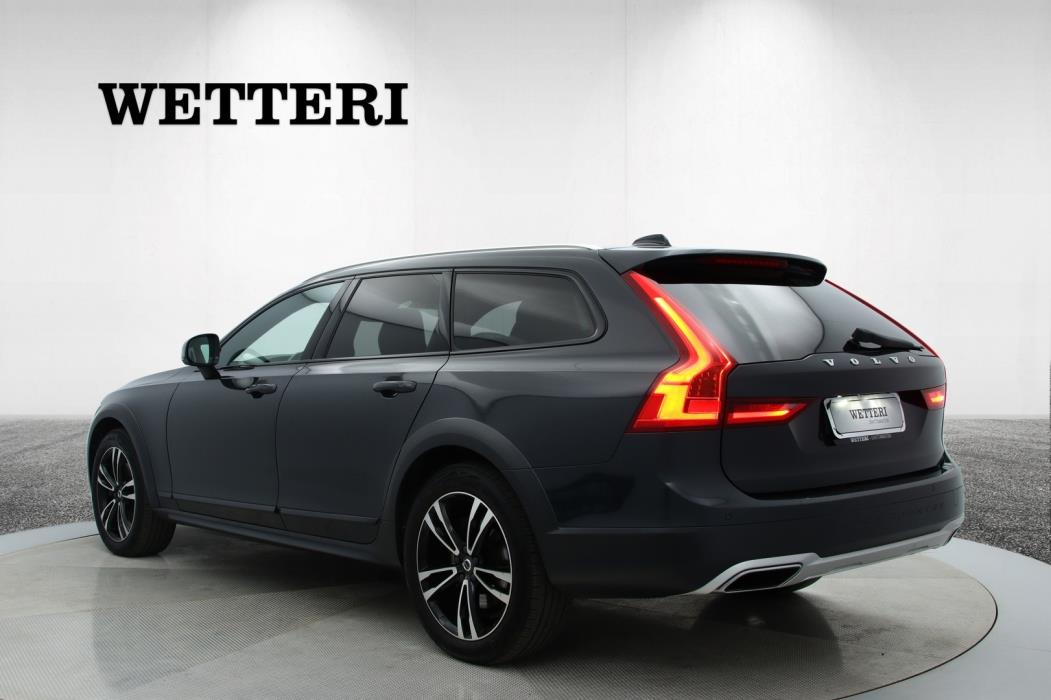 VOLVO V90 Cross Country 2017