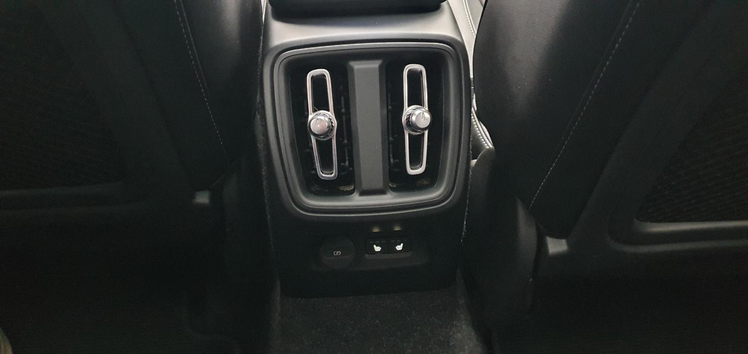 VOLVO XC40 2019
