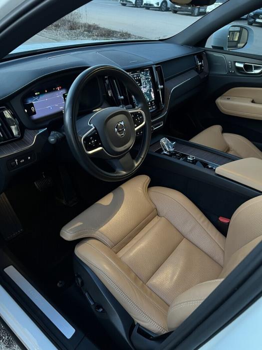 VOLVO XC60 2022