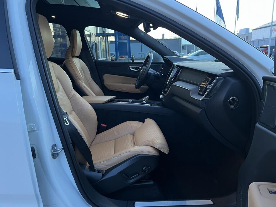 VOLVO XC60 2022